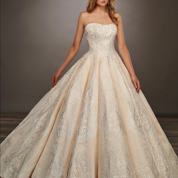 Mary’s Bridal Wedding dress - Picture 1 of 9